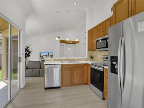 1405 Seagrape Cir, Weston FL 33326
