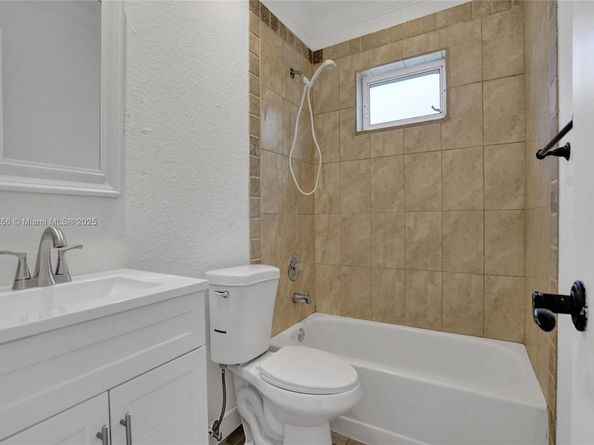 1405 Seagrape Cir, Weston FL 33326