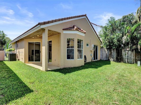 1405 Seagrape Cir, Weston FL 33326