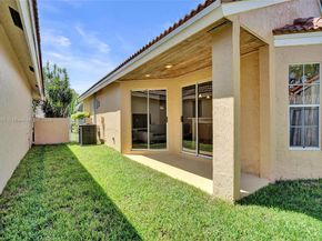 1405 Seagrape Cir, Weston FL 33326