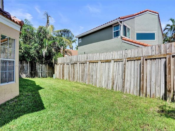 1405 Seagrape Cir, Weston FL 33326