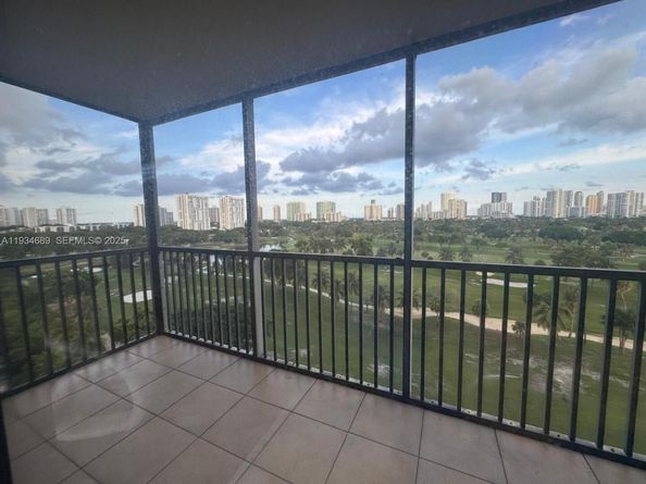20335 W Country Club Dr 1105, Aventura FL 33180