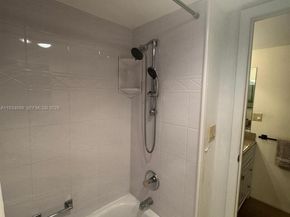 20335 W Country Club Dr 1105, Aventura FL 33180