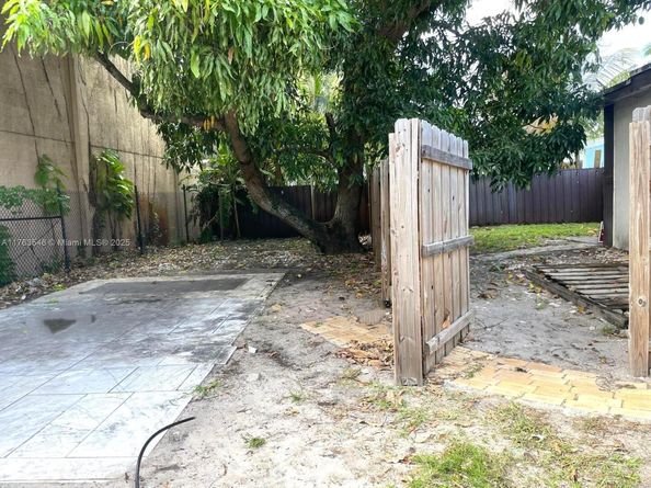 1541 SW 52nd Ave, Plantation FL 33317
