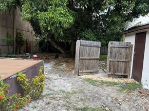 1541 SW 52nd Ave, Plantation FL 33317