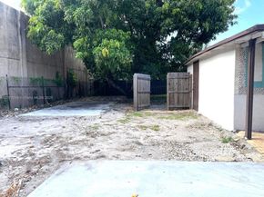 1541 SW 52nd Ave, Plantation FL 33317