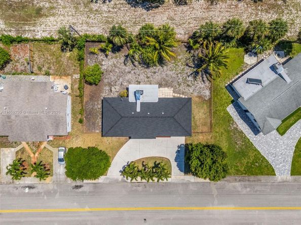 846 Foresteria Dr, Lake Park FL 33403