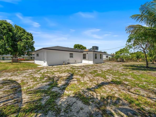 846 Foresteria Dr, Lake Park FL 33403
