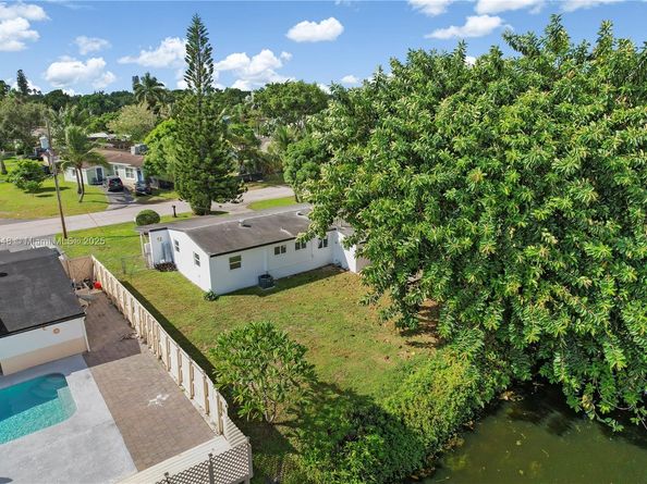 6117 NW 27th St, Margate FL 33063