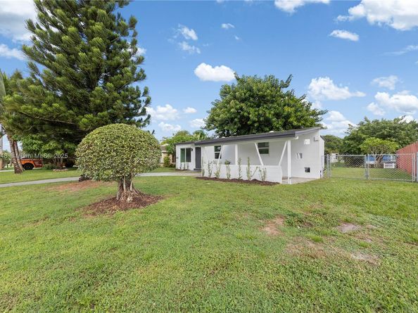 6117 NW 27th St, Margate FL 33063