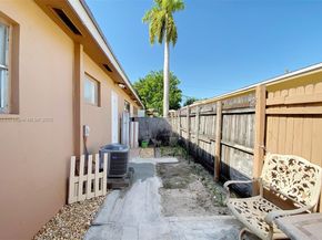 5881 NE 18th Ave, Fort Lauderdale FL 33334