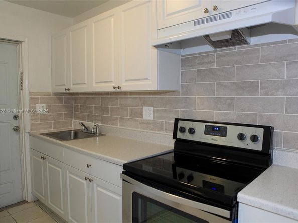 5881 NE 18th Ave, Fort Lauderdale FL 33334