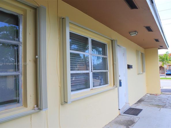 5881 NE 18th Ave, Fort Lauderdale FL 33334