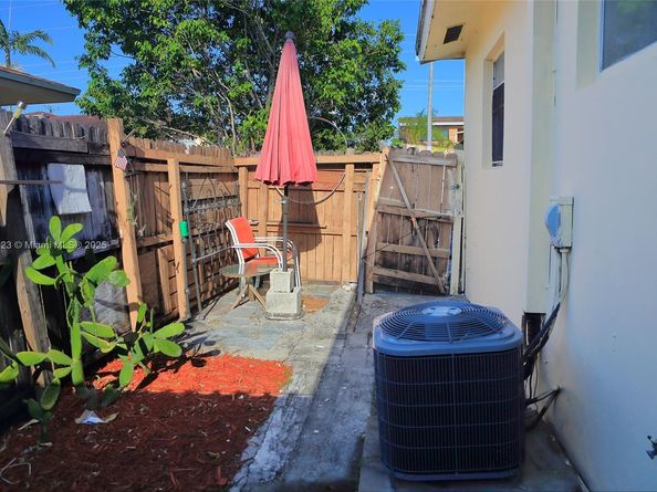 5881 NE 18th Ave, Fort Lauderdale FL 33334