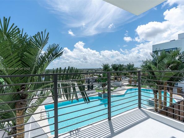 425 SE 1 Street 512A, Pompano Beach FL 33060