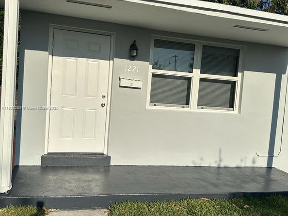 1219 N 20th Ave, Hollywood FL 33020