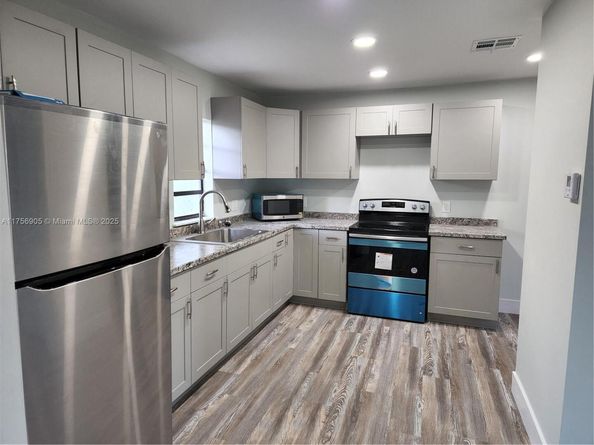 2465 NE 184th St, North Miami Beach FL 33160
