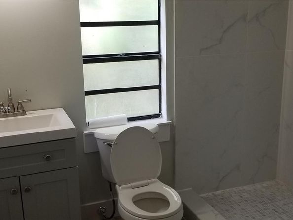 2465 NE 184th St, North Miami Beach FL 33160