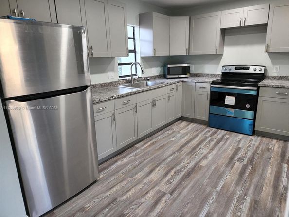 2465 NE 184th St, North Miami Beach FL 33160