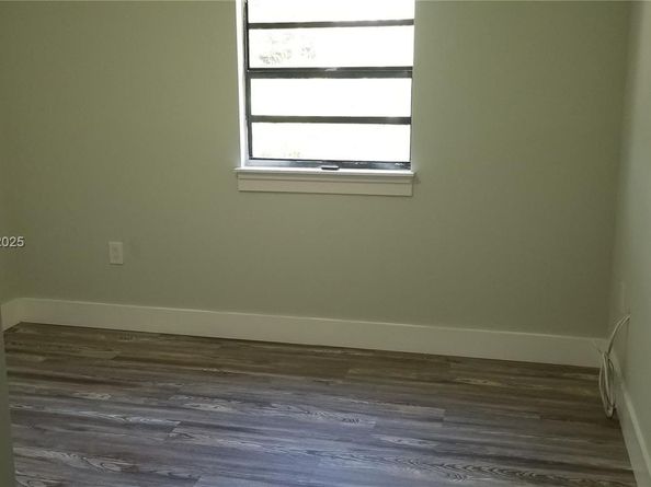 2465 NE 184th St, North Miami Beach FL 33160