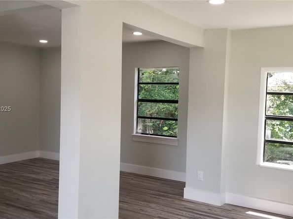 2465 NE 184th St, North Miami Beach FL 33160