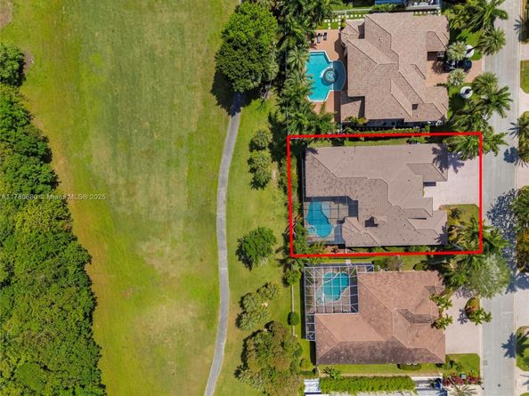 561 E Enclave Cir E, Pembroke Pines FL 33027