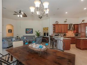 561 E Enclave Cir E, Pembroke Pines FL 33027