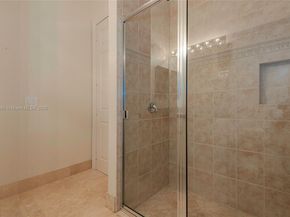 561 E Enclave Cir E, Pembroke Pines FL 33027