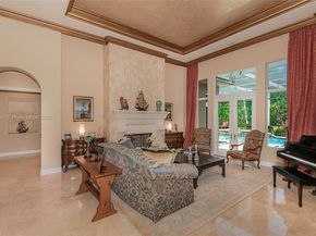 561 E Enclave Cir E, Pembroke Pines FL 33027