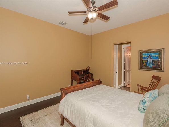 561 E Enclave Cir E, Pembroke Pines FL 33027