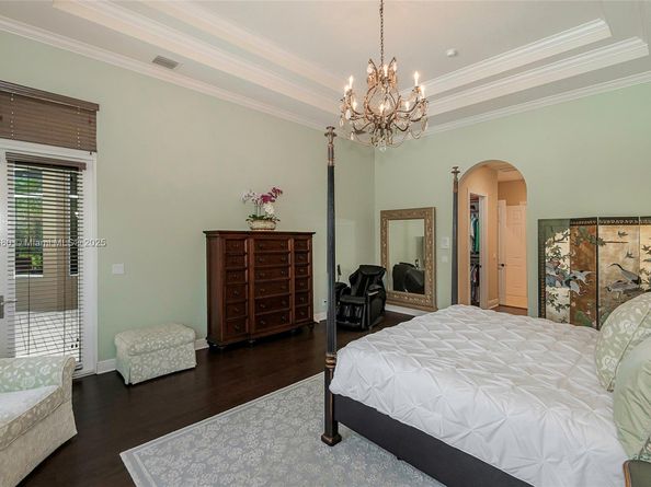 561 E Enclave Cir E, Pembroke Pines FL 33027