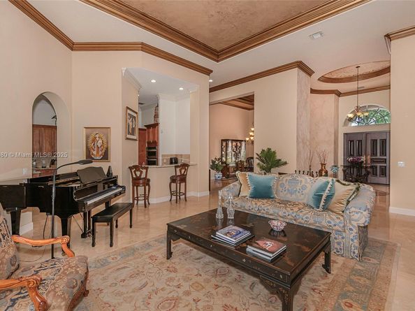 561 E Enclave Cir E, Pembroke Pines FL 33027