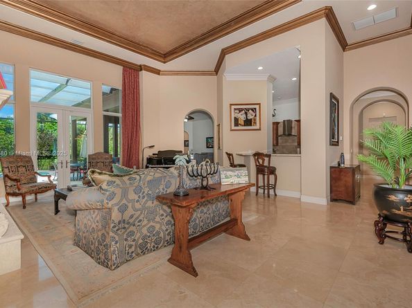 561 E Enclave Cir E, Pembroke Pines FL 33027