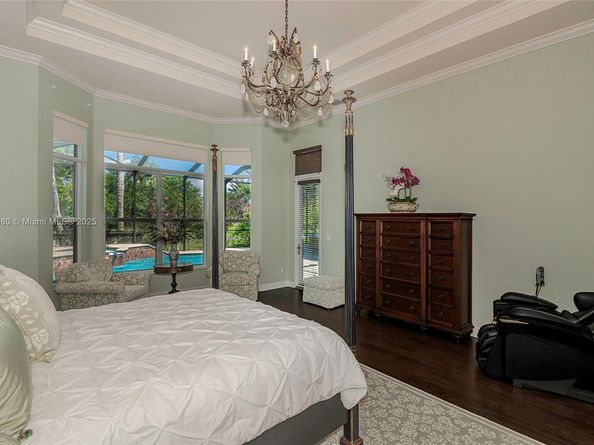 561 E Enclave Cir E, Pembroke Pines FL 33027