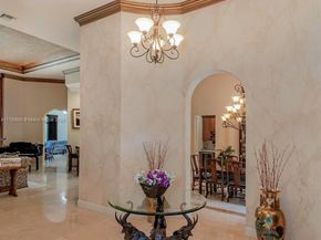 561 E Enclave Cir E, Pembroke Pines FL 33027