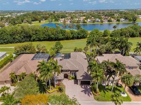 561 E Enclave Cir E, Pembroke Pines FL 33027