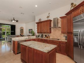 561 E Enclave Cir E, Pembroke Pines FL 33027