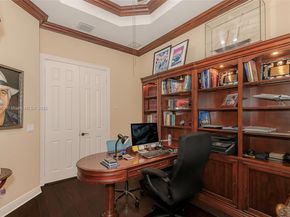 561 E Enclave Cir E, Pembroke Pines FL 33027