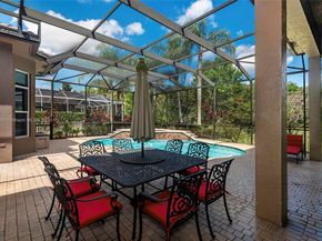 561 E Enclave Cir E, Pembroke Pines FL 33027