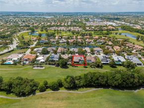 561 E Enclave Cir E, Pembroke Pines FL 33027