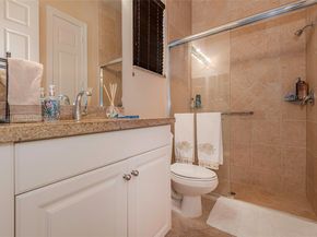 561 E Enclave Cir E, Pembroke Pines FL 33027