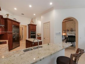 561 E Enclave Cir E, Pembroke Pines FL 33027