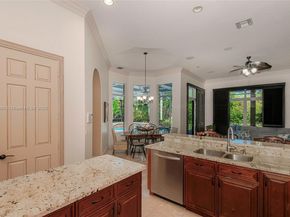 561 E Enclave Cir E, Pembroke Pines FL 33027