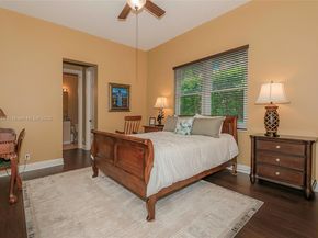 561 E Enclave Cir E, Pembroke Pines FL 33027