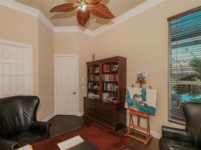 561 E Enclave Cir E, Pembroke Pines FL 33027
