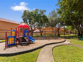 949 SW 113th Ter, Pembroke Pines FL 33025