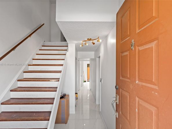 949 SW 113th Ter, Pembroke Pines FL 33025