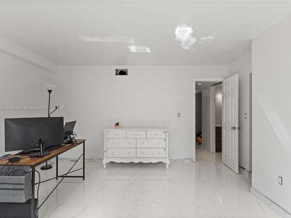 949 SW 113th Ter, Pembroke Pines FL 33025