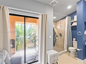 949 SW 113th Ter, Pembroke Pines FL 33025