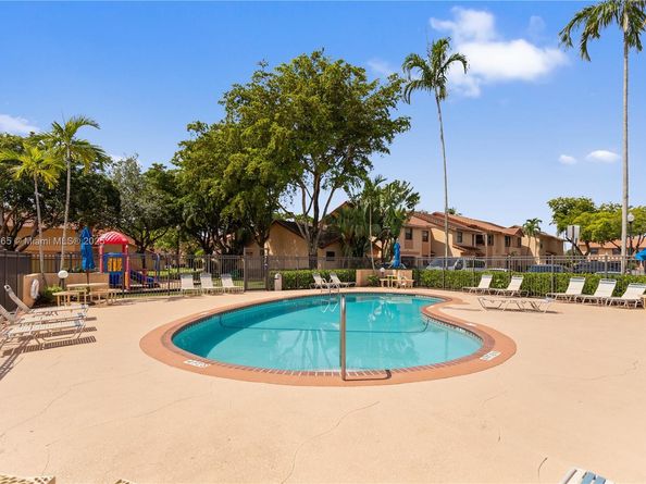 949 SW 113th Ter, Pembroke Pines FL 33025